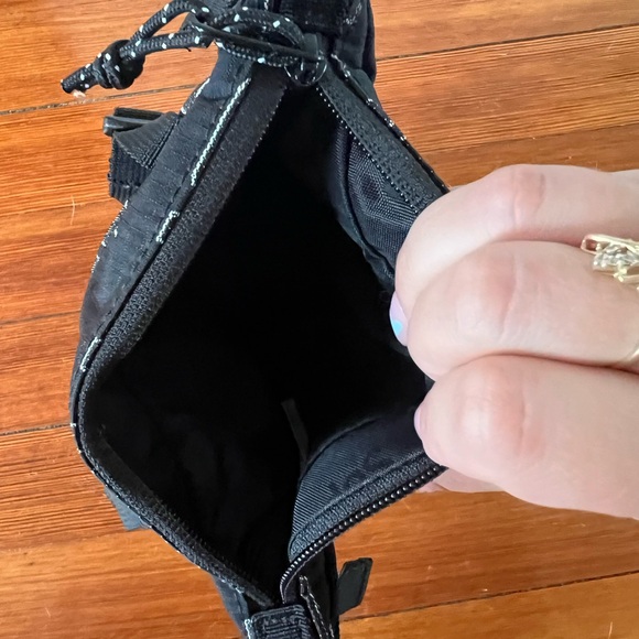 NWOT - ‘21 Supreme Black Neck Pouch - Picture 3 of 4